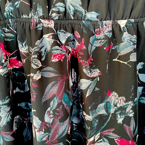 Maurices NWT Midi black floral lined dress. Size XL. Cranberry and gray/green - Picture 4 of 11